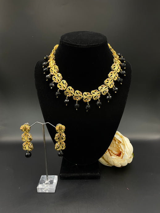 Black and gold set